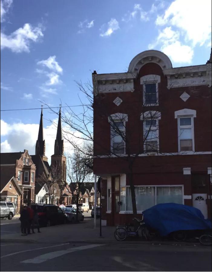 Charming Near Downtown Apartment *