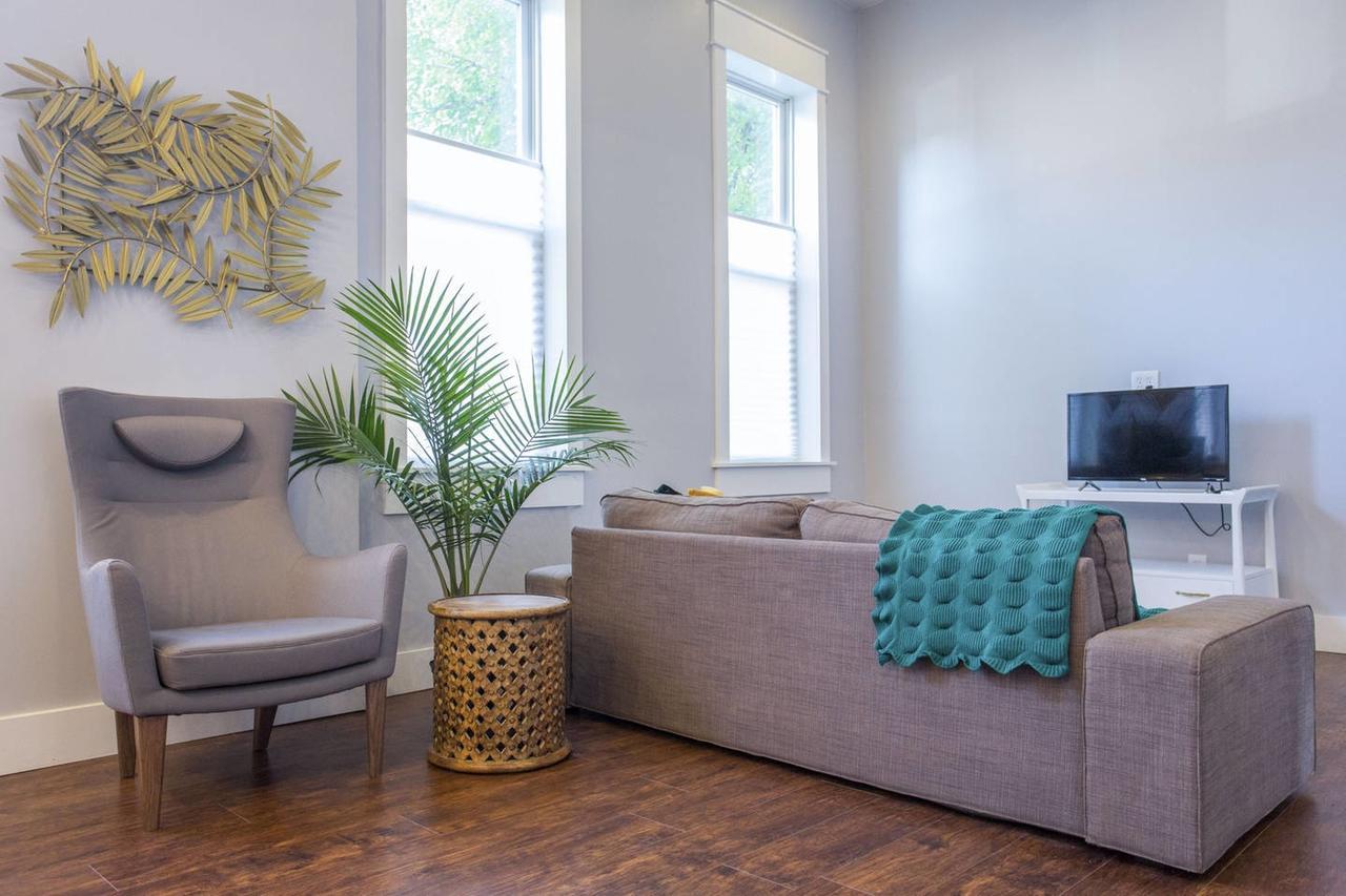 Charming Near Downtown Apartment *