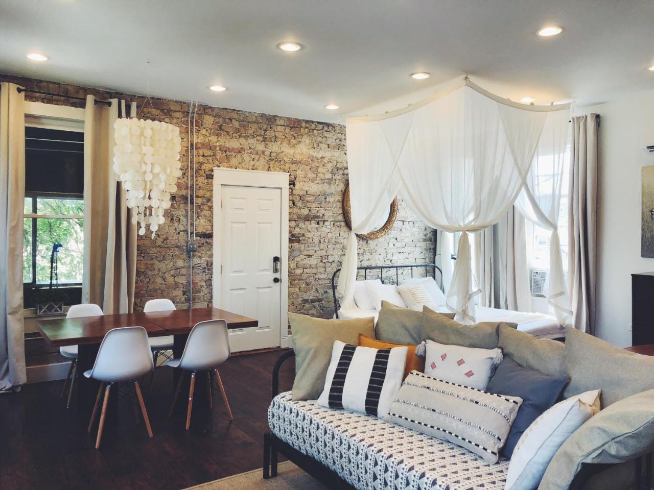 Charming Near Downtown * Chicago