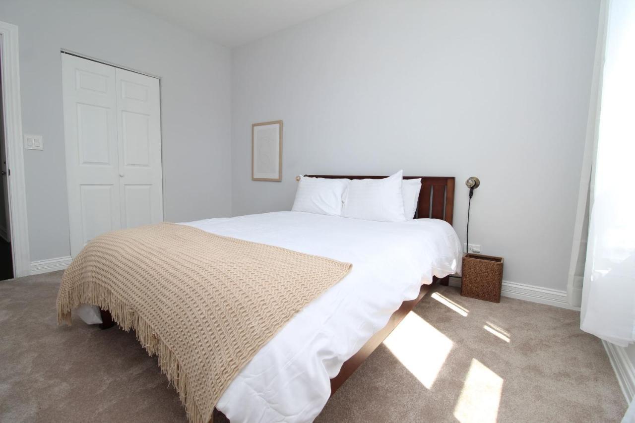 Apartment Frontdesk Updated 2 Bedroom Apt With Full Kitchen *
