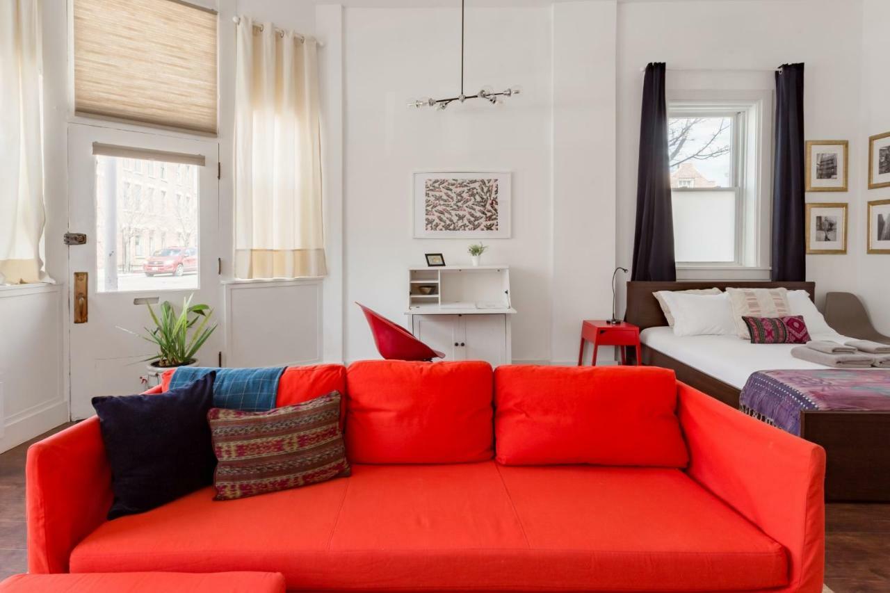 Charming Near Downtown Apartment Chicago