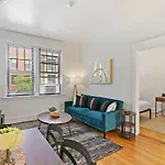 2-Bedroom Cozy Apt In Prime Location - Clark 2