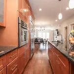 Deluxe Duplex In Roscoe-Wrigley With Free Parking