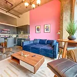 Mccormick Place Modern Loft With An Amazing City Skyline View And Optional Parking For 8 Guests