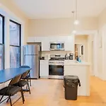 Stylish 3Br Apt Near Wrigley Field & Lincoln Park