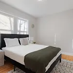 Comfy & Central 1Br Steps From Loyola & Dining