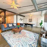 Mccormick Place Spacious 5Br Suite With Pool Table & Optional Parking Sleeps 10 Near Soldier Field And Grant Park