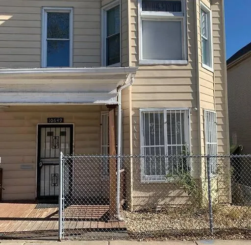 Large Four Bedroom Freshly Remodeled Apartment