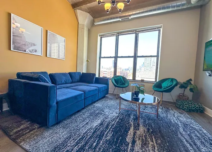 South Loop 2Br Getaway With Smart Tvs & Optional Parking Near Mccormick Place, Museum Campus & Downtown