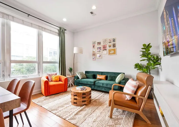 1 Free Parking Gym Balcony Sleeps 12