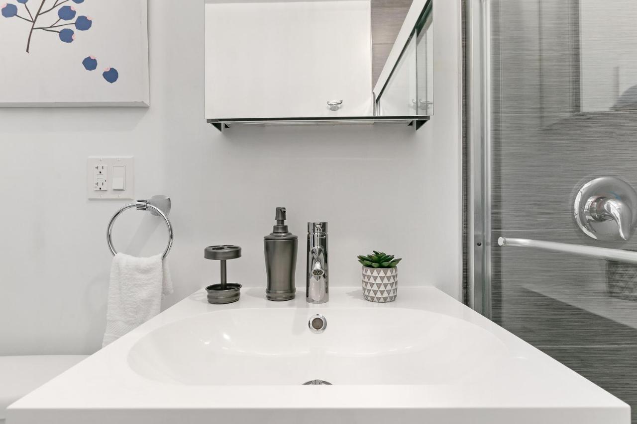 1br Lively & Rejuvenating In Prime Location - Roscoe 2m Chicago