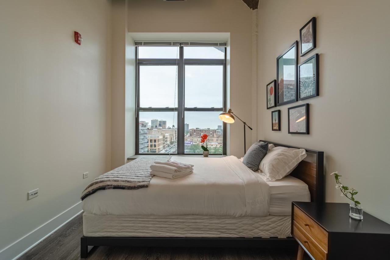 Apartment Mccormick Place 2b-2b With Optional Parking And Gym That Sleeps 8 *