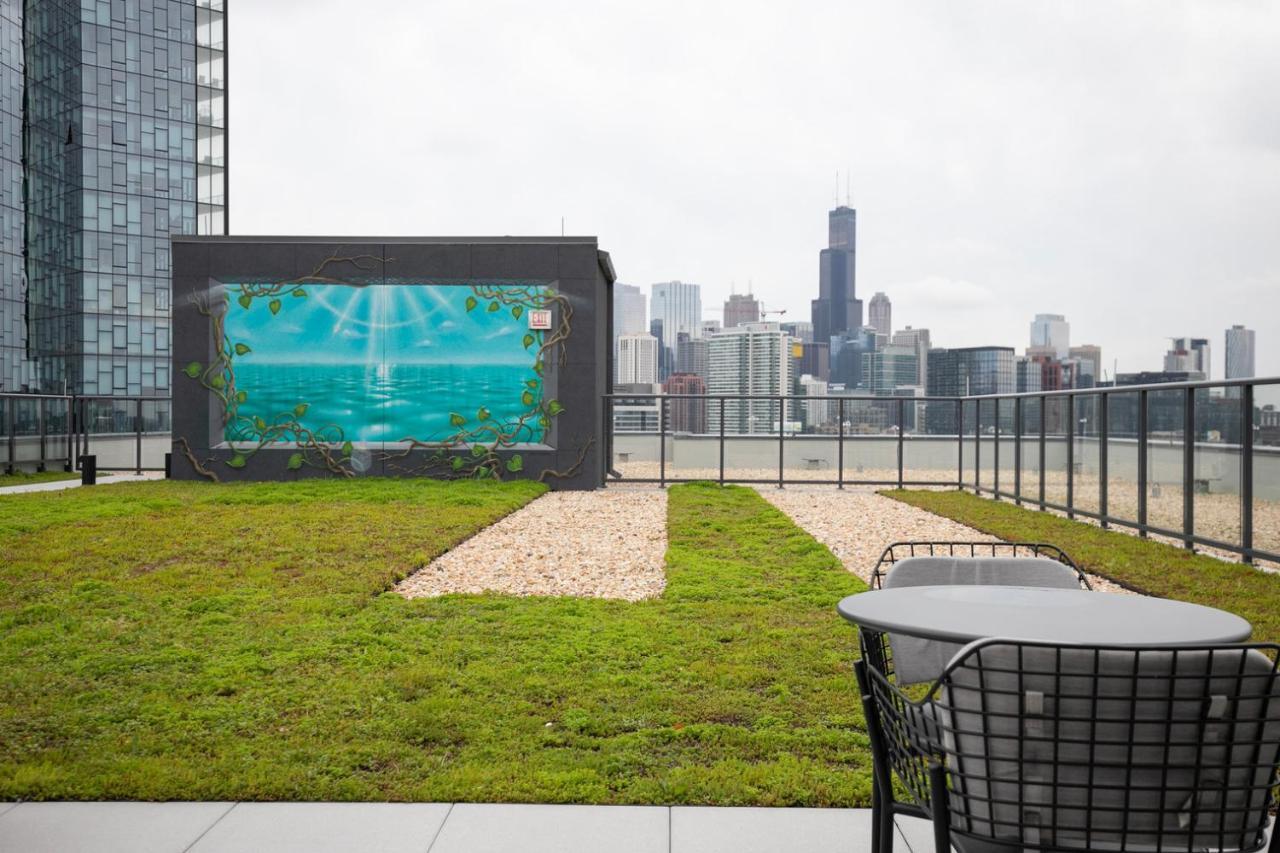 River W W Gym Bbq Nr Blue Line Chi-676 *