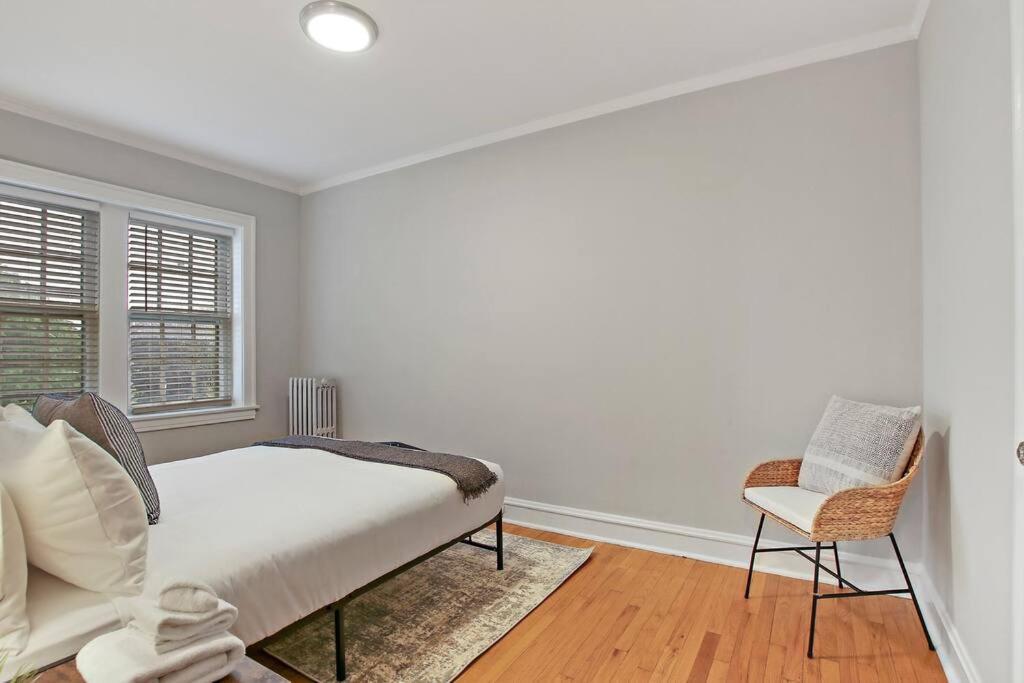 Relaxing 2br Apt With Comfy Bedrooms - Lockwood 3 *