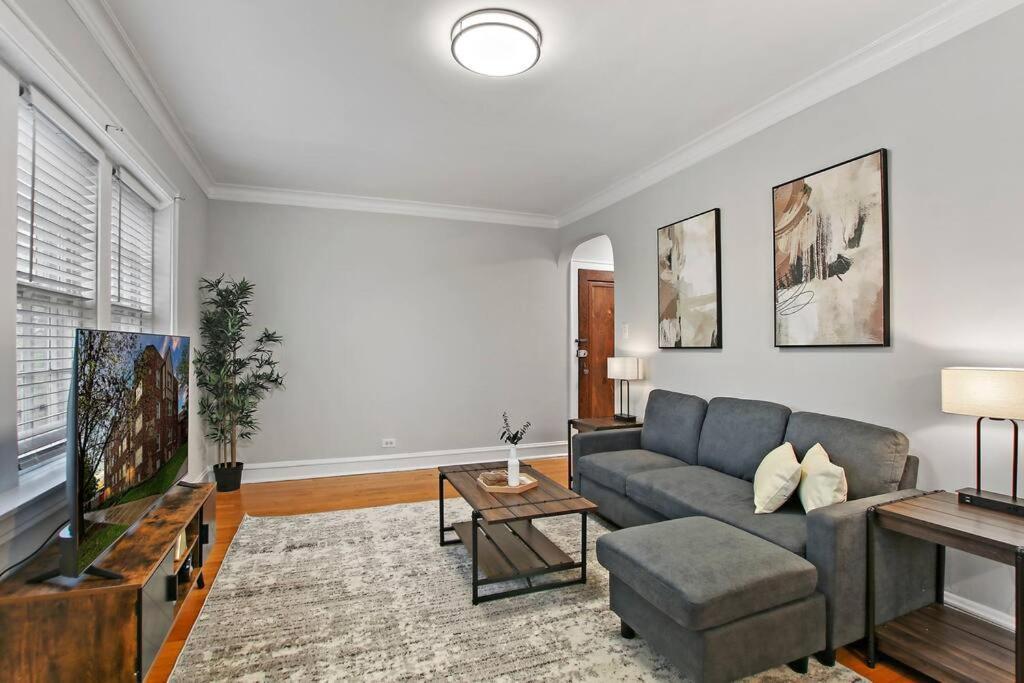 Relaxing 2br Apt With Comfy Bedrooms - Lockwood 3 Chicago