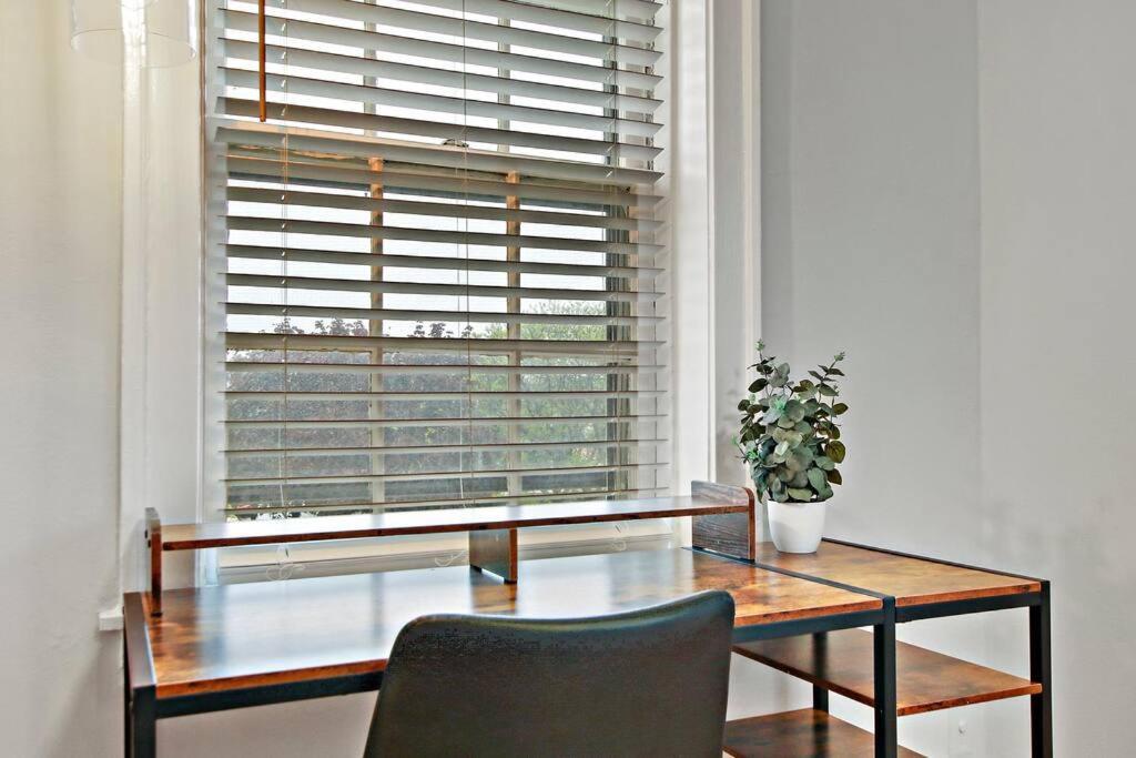 Relaxing 2br Apt With Comfy Bedrooms - Lockwood 3 Chicago
