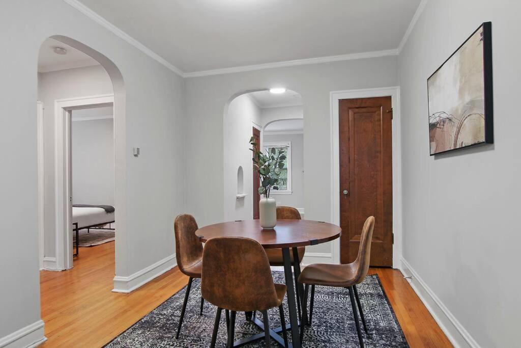Relaxing 2br Apt With Comfy Bedrooms - Lockwood 3 Chicago