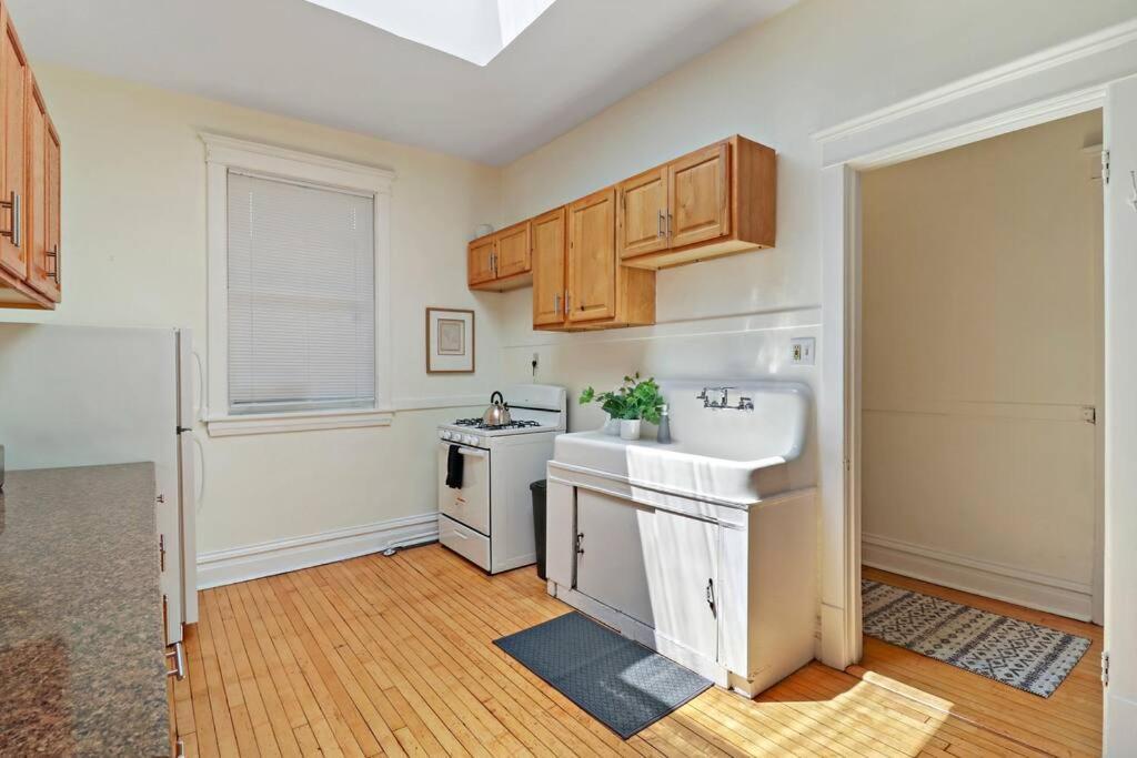 2-bedroom Cozy Apt In Prime Location - Clark 2 Apartment *