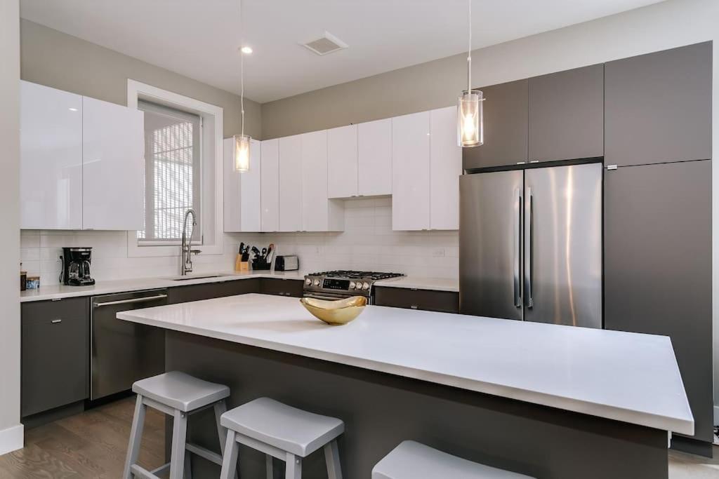 New Construction Building In River North Apartment *