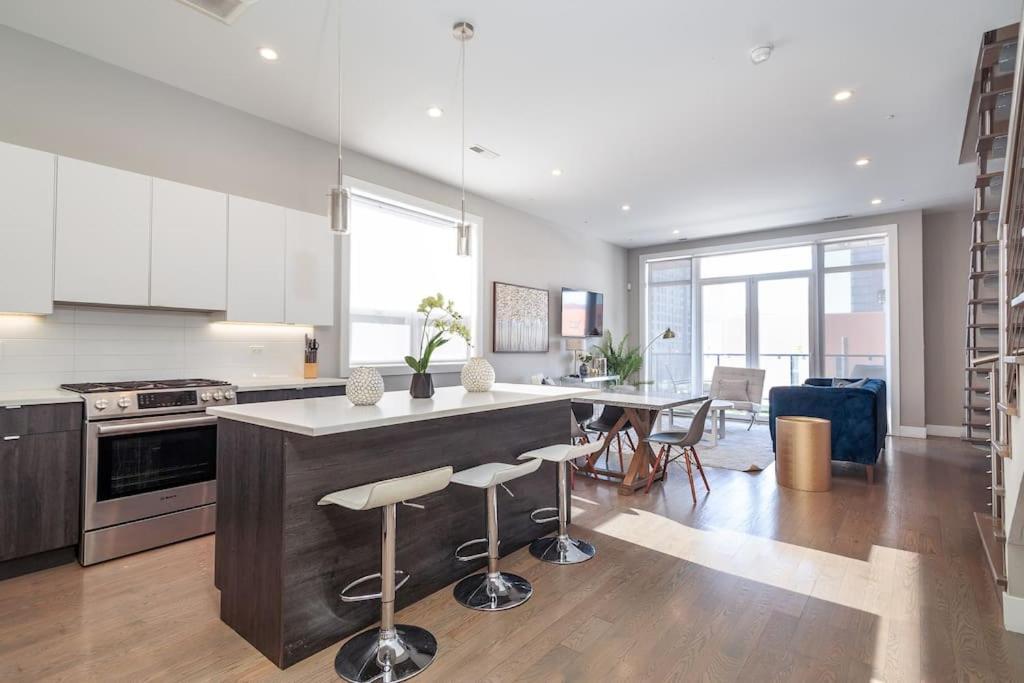 New Construction Building In River North Apartment *