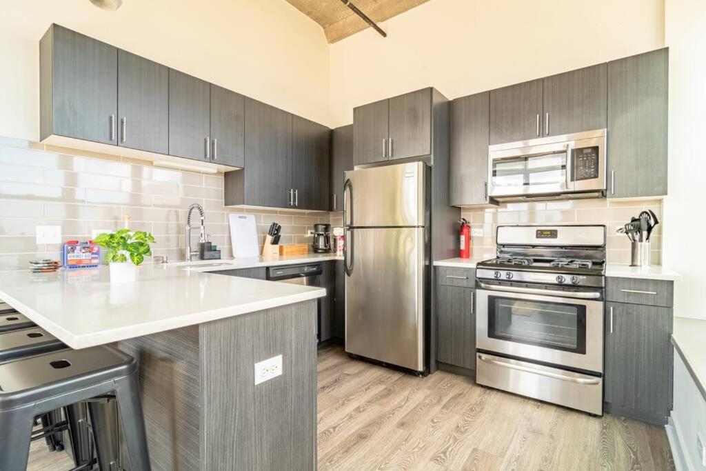 Apartment Mccormick 2br/2ba Family Unit For Up To 6 Guests With Optional Parking & Gym Access Chicago