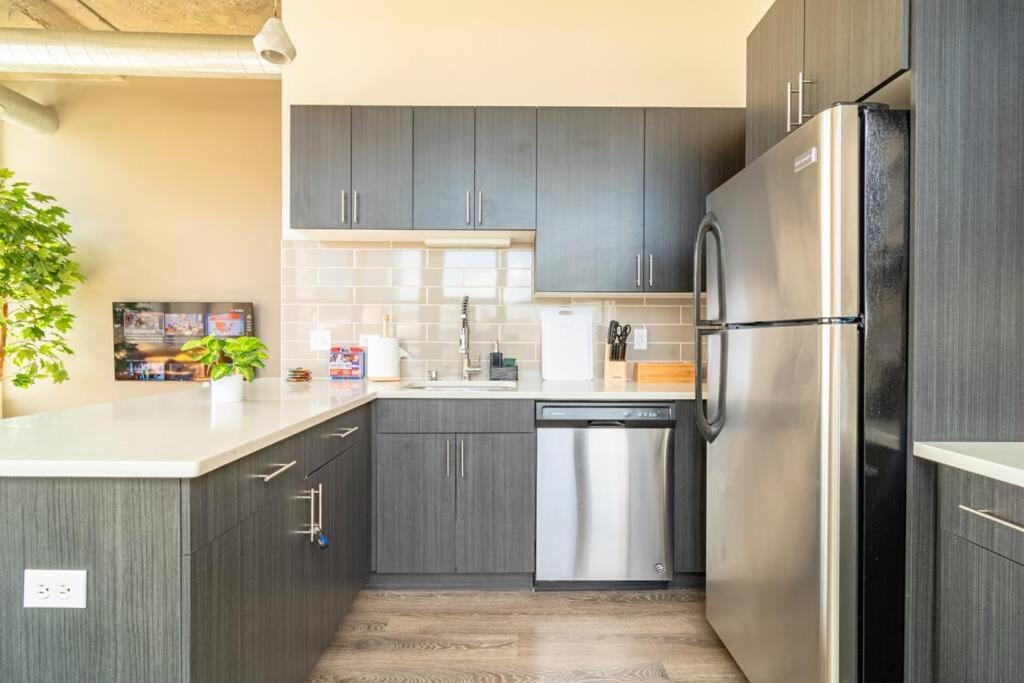 Mccormick 2br/2ba Family Unit For Up To 6 Guests With Optional Parking & Gym Access Apartment *
