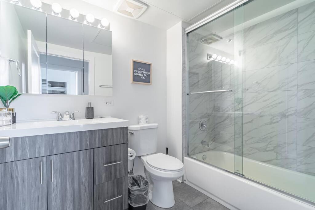 Mccormick 2br/2ba Family Unit For Up To 6 Guests With Optional Parking & Gym Access Apartment
