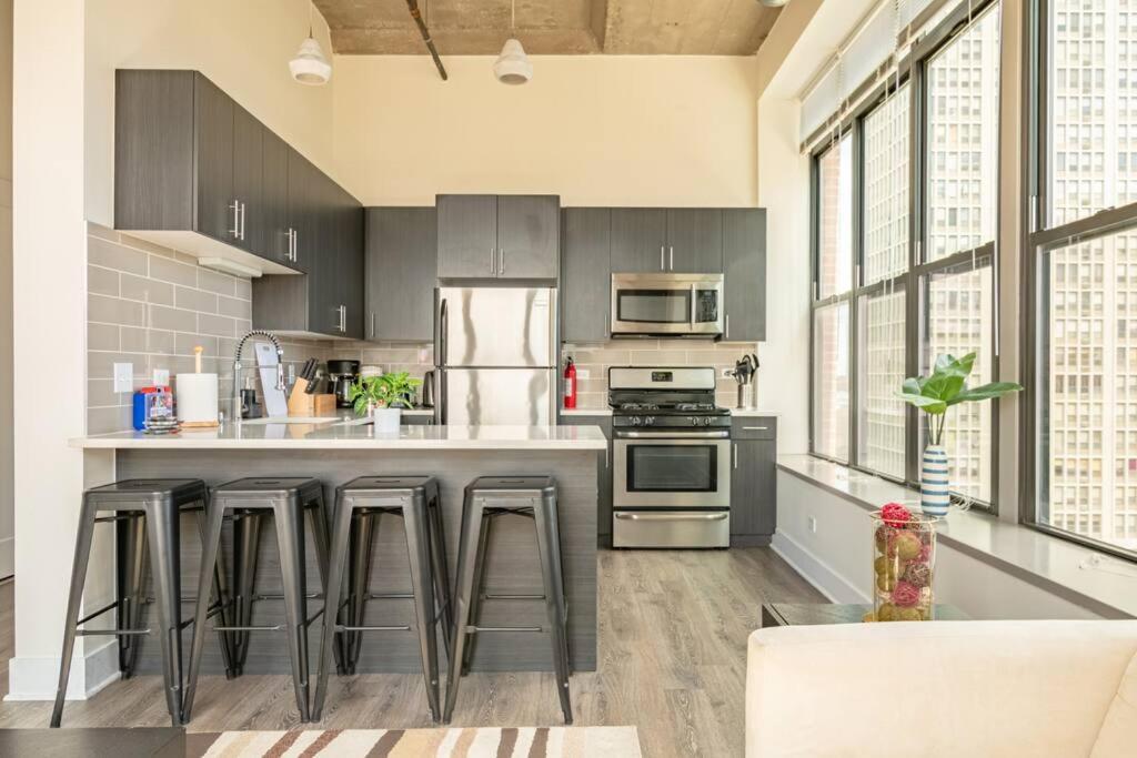 Apartment Mccormick 2br/2ba Family Unit For Up To 6 Guests With Optional Parking & Gym Access *