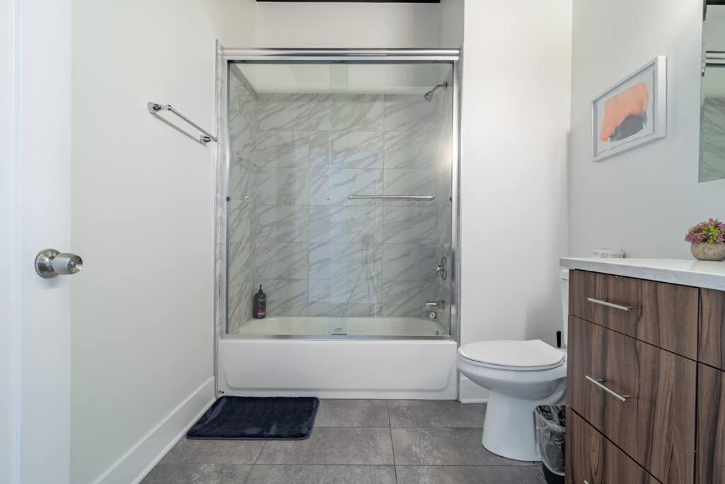 Mccormick 2br/2ba Family Unit For Up To 6 Guests With Optional Parking & Gym Access Apartment Chicago