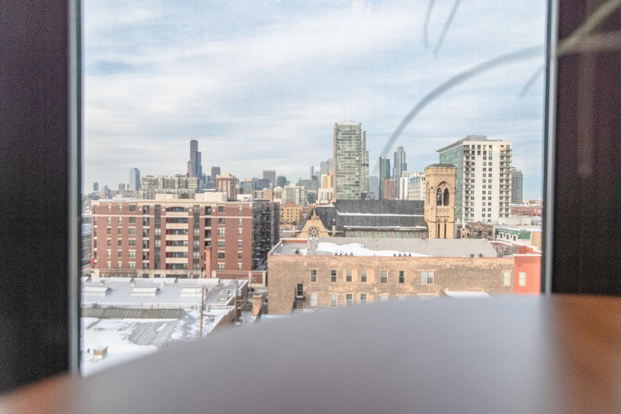 Mccormick Place Modern Loft With An Amazing Skyline View And Optional Parking For 8 Guests Apartment Chicago