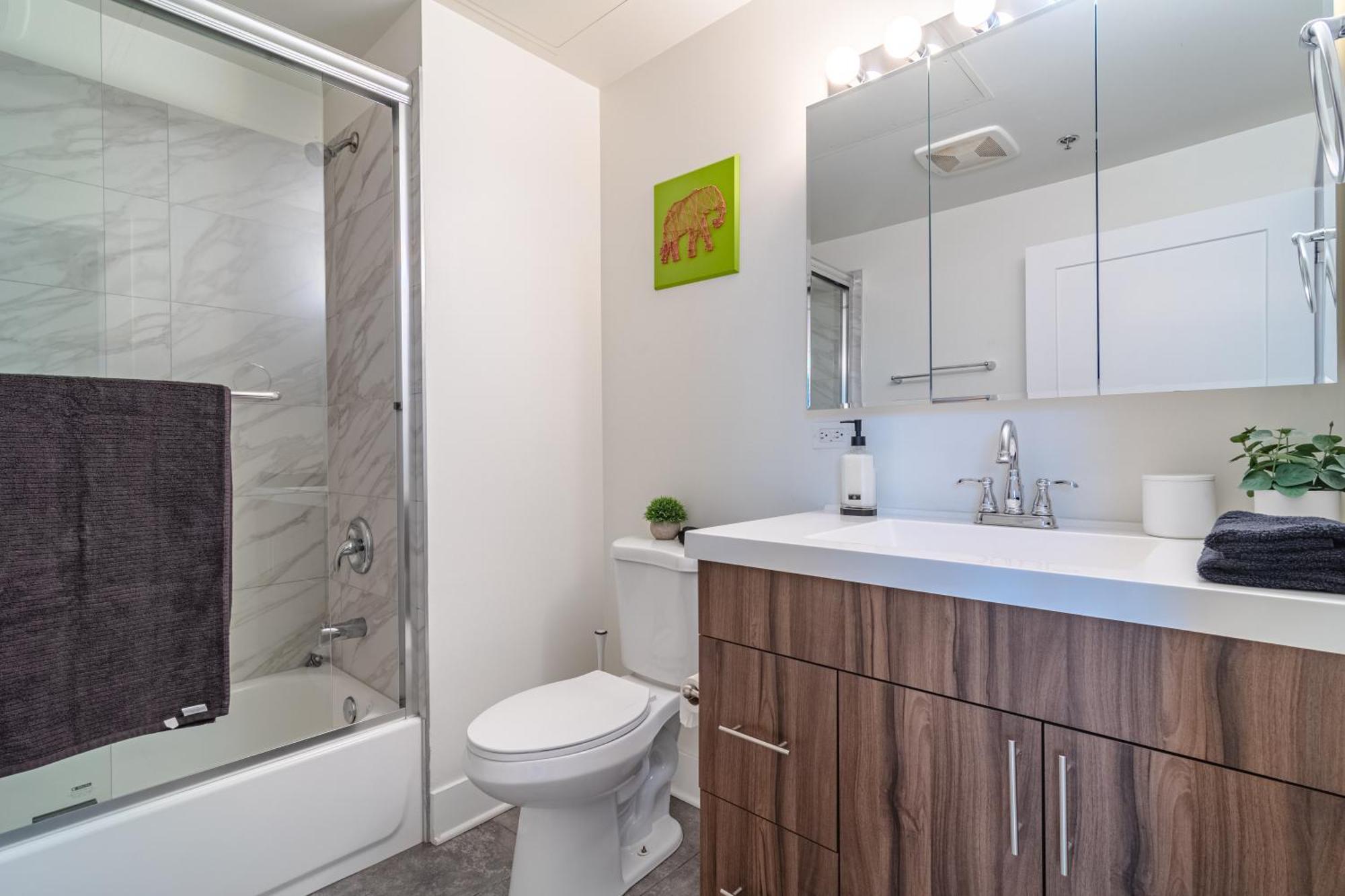 Mccormick Place Modern Loft With An Amazing Skyline View And Optional Parking For 8 Guests
