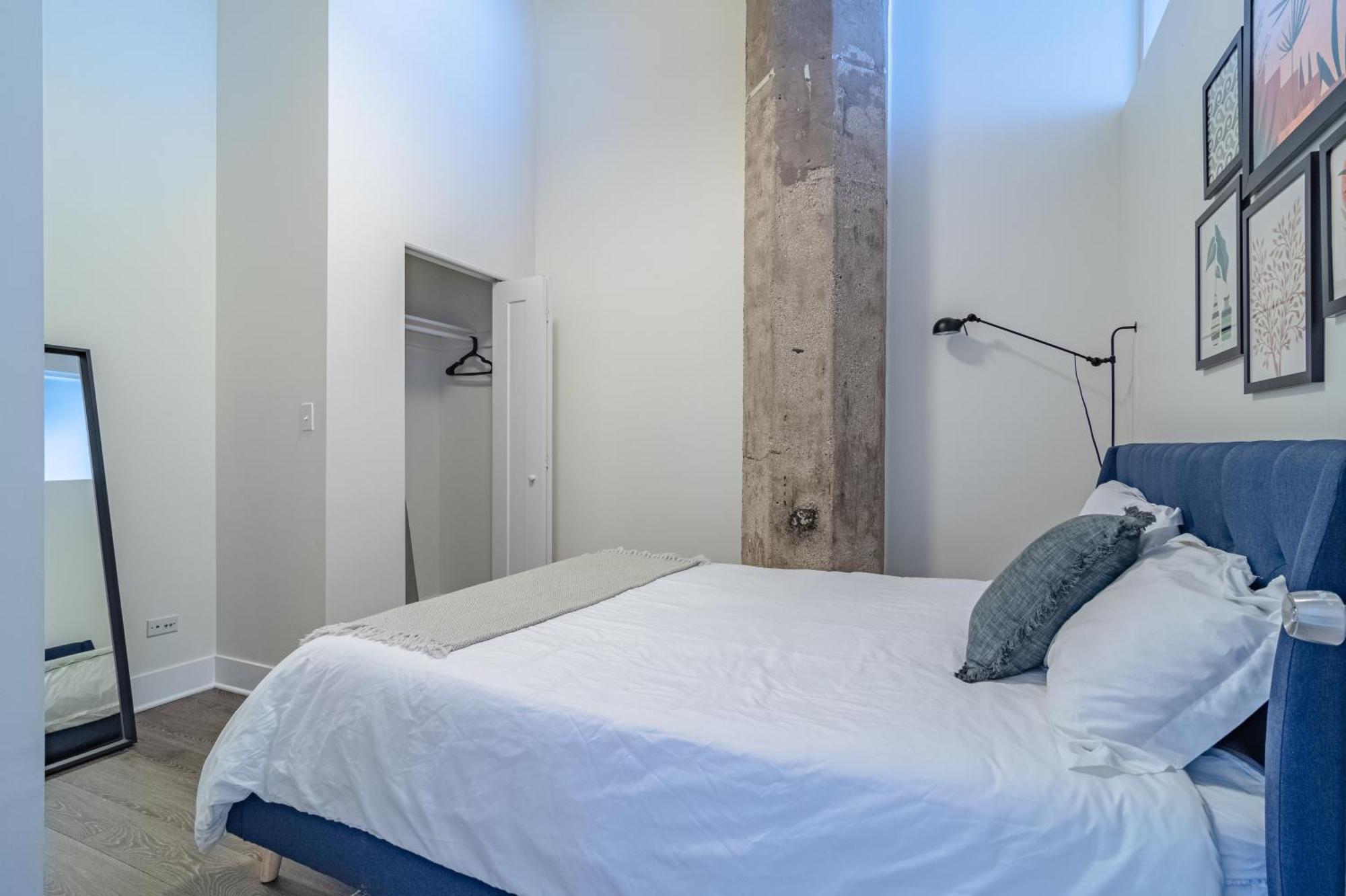 Mccormick Place Modern Loft With An Amazing Skyline View And Optional Parking For 8 Guests Apartment Chicago