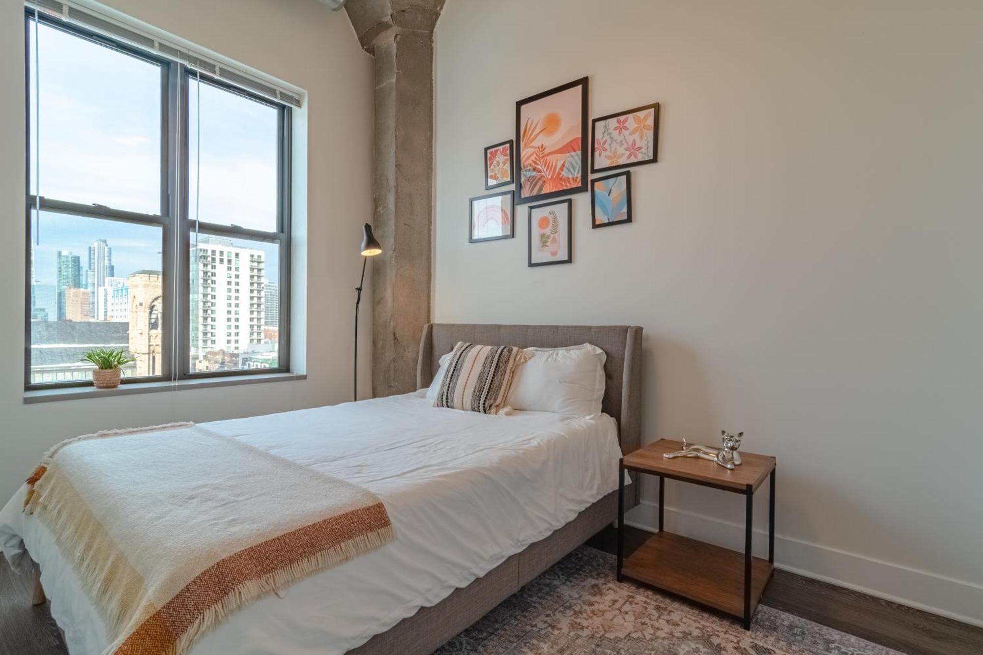 Mccormick Place Modern Loft With An Amazing Skyline View And Optional Parking For 8 Guests Apartment Chicago