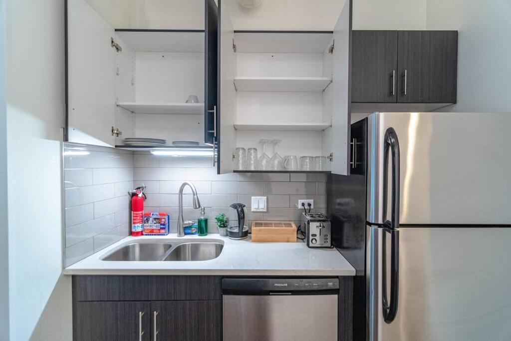 Mccormick Place 420 Friendly 3br Family Unit For Up To 8 Guests With Optional Parking * Chicago