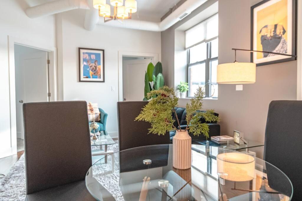 Mccormick Place 420 Friendly 3br Family Unit For Up To 8 Guests With Optional Parking Chicago