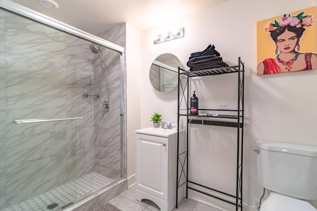 Mccormick Place 420 Friendly 3br Family Unit For Up To 8 Guests With Optional Parking *