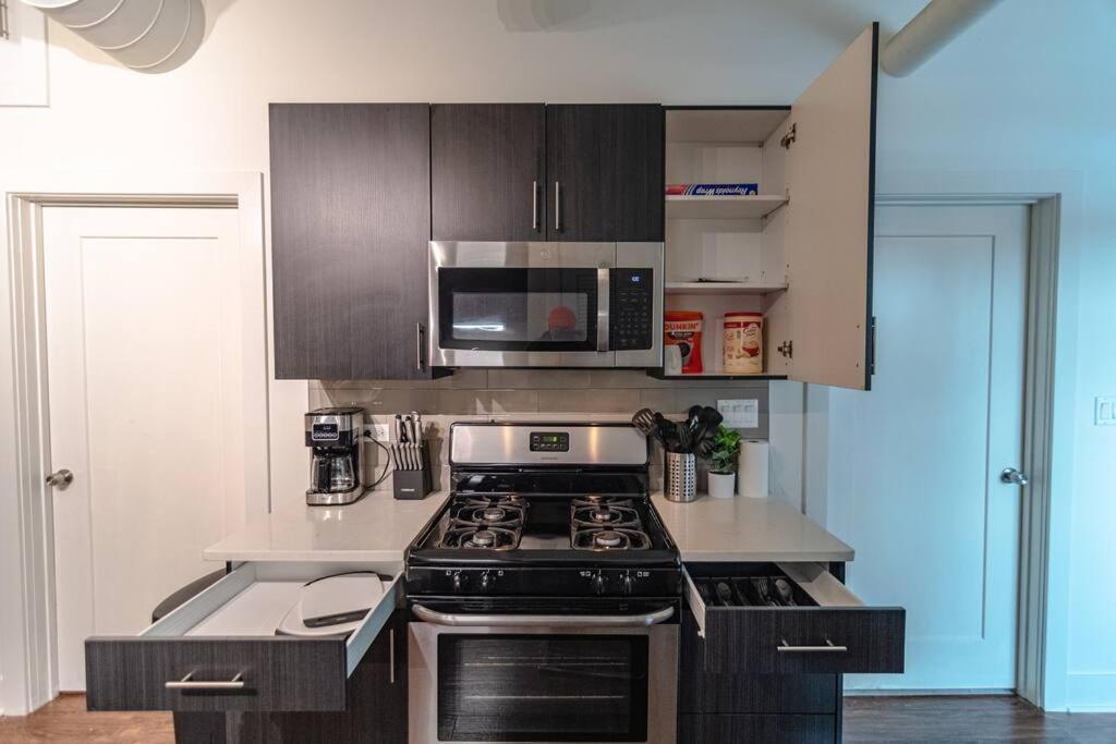 Apartment Mccormick Place 420 Friendly 3br Family Unit For Up To 8 Guests With Optional Parking Chicago