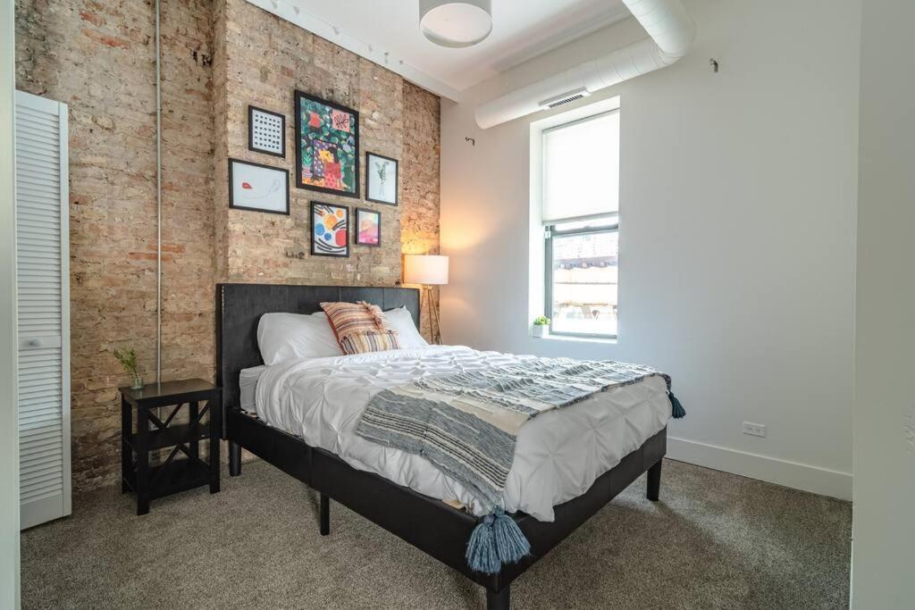 Apartment Mccormick Place 420 Friendly 3br Family Unit For Up To 8 Guests With Optional Parking