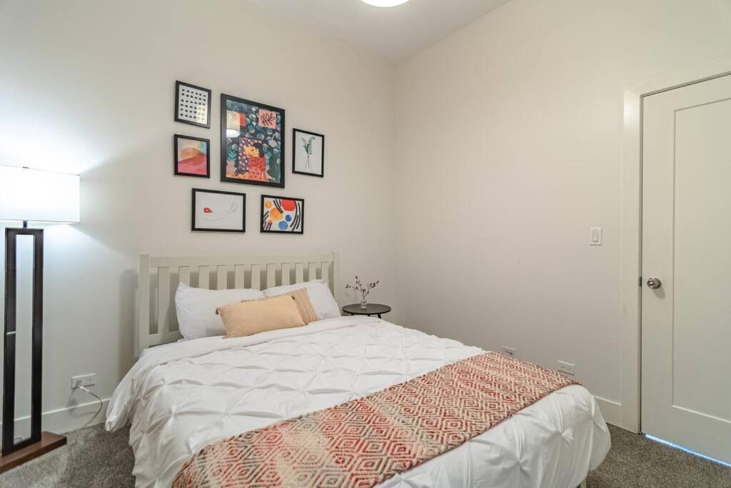 Apartment Mccormick Place 420 Friendly 3br Family Unit For Up To 8 Guests With Optional Parking *