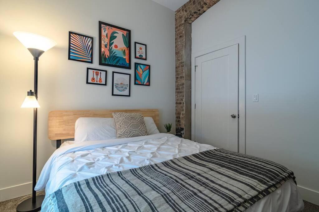 Apartment Mccormick Place 420 Friendly 3br Family Unit For Up To 8 Guests With Optional Parking Chicago