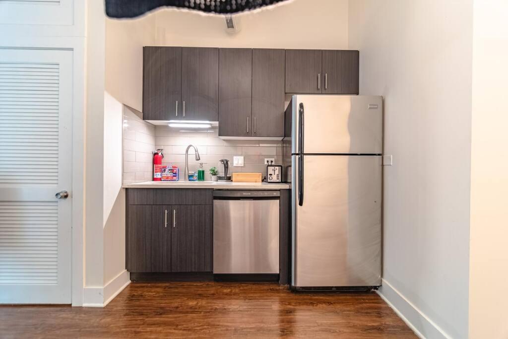 Apartment Mccormick Place 420 Friendly 3br Family Unit For Up To 8 Guests With Optional Parking Chicago