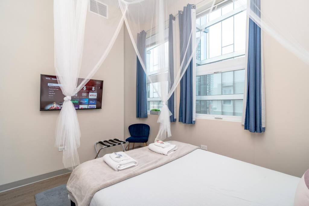Apartment Mccormick Oasis With Balcony, Optional Parking, Patio And Gym Sleeps 6 Near Mccormick Place, Grant Park, Soldier Field & Museum Campus