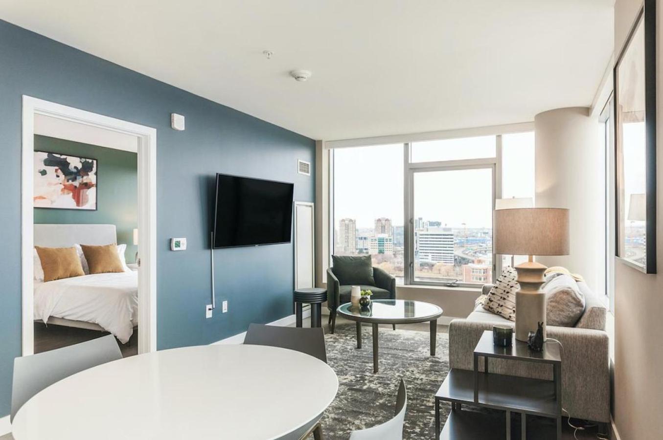 Landing At Logan - In Logan Square Apartment