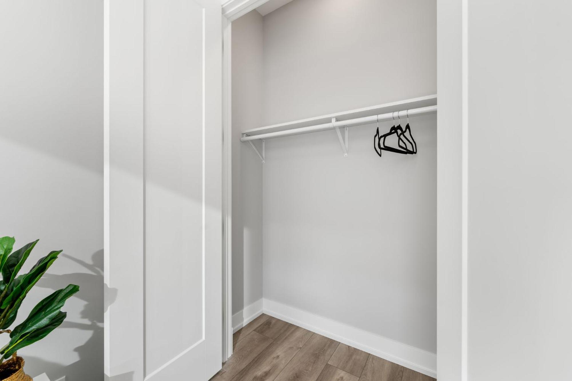 Contemporary Luxury: New 3br 2ba Stylish Haven *