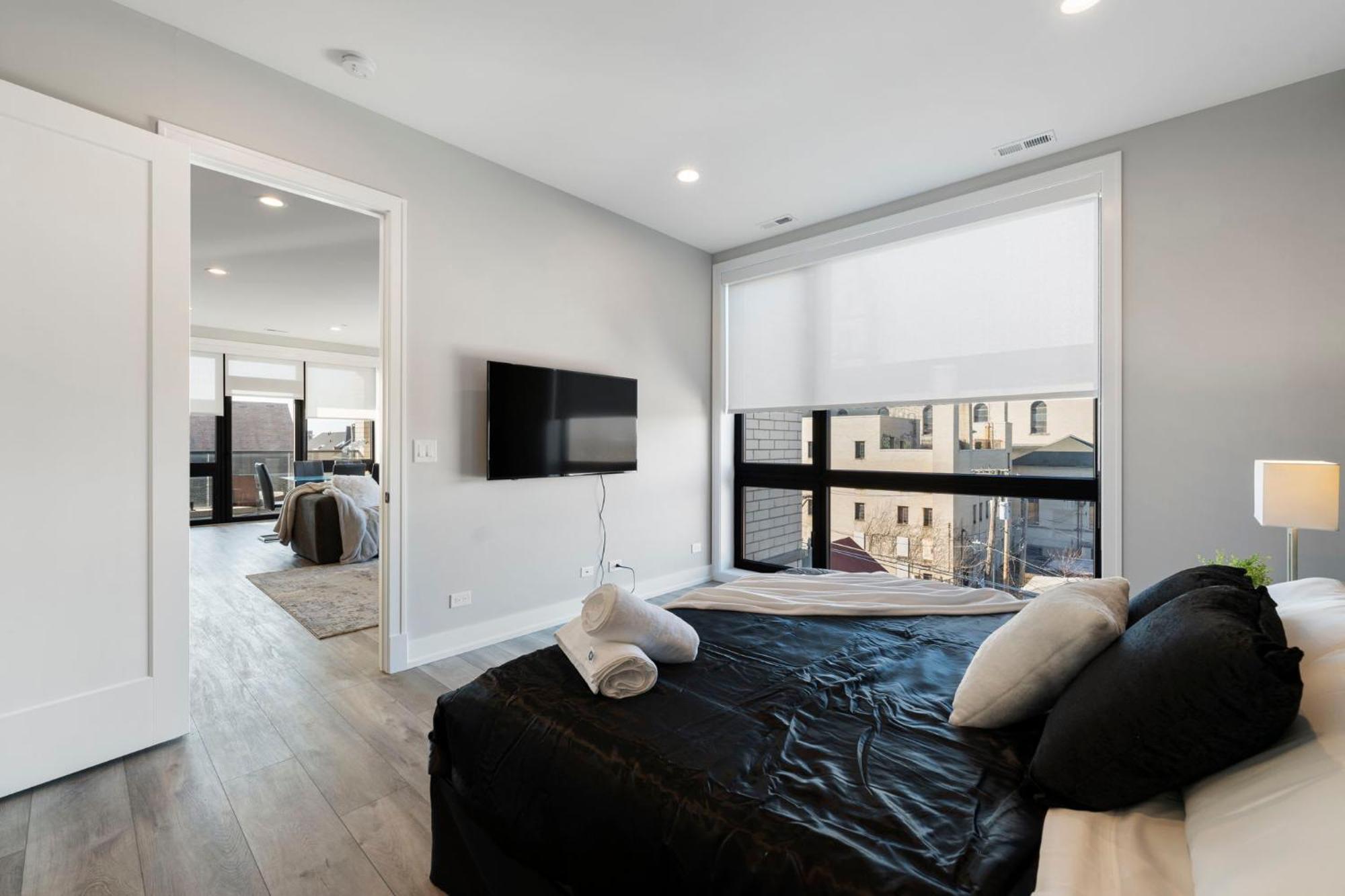 Contemporary Luxury: New 3br 2ba Stylish Haven Apartment