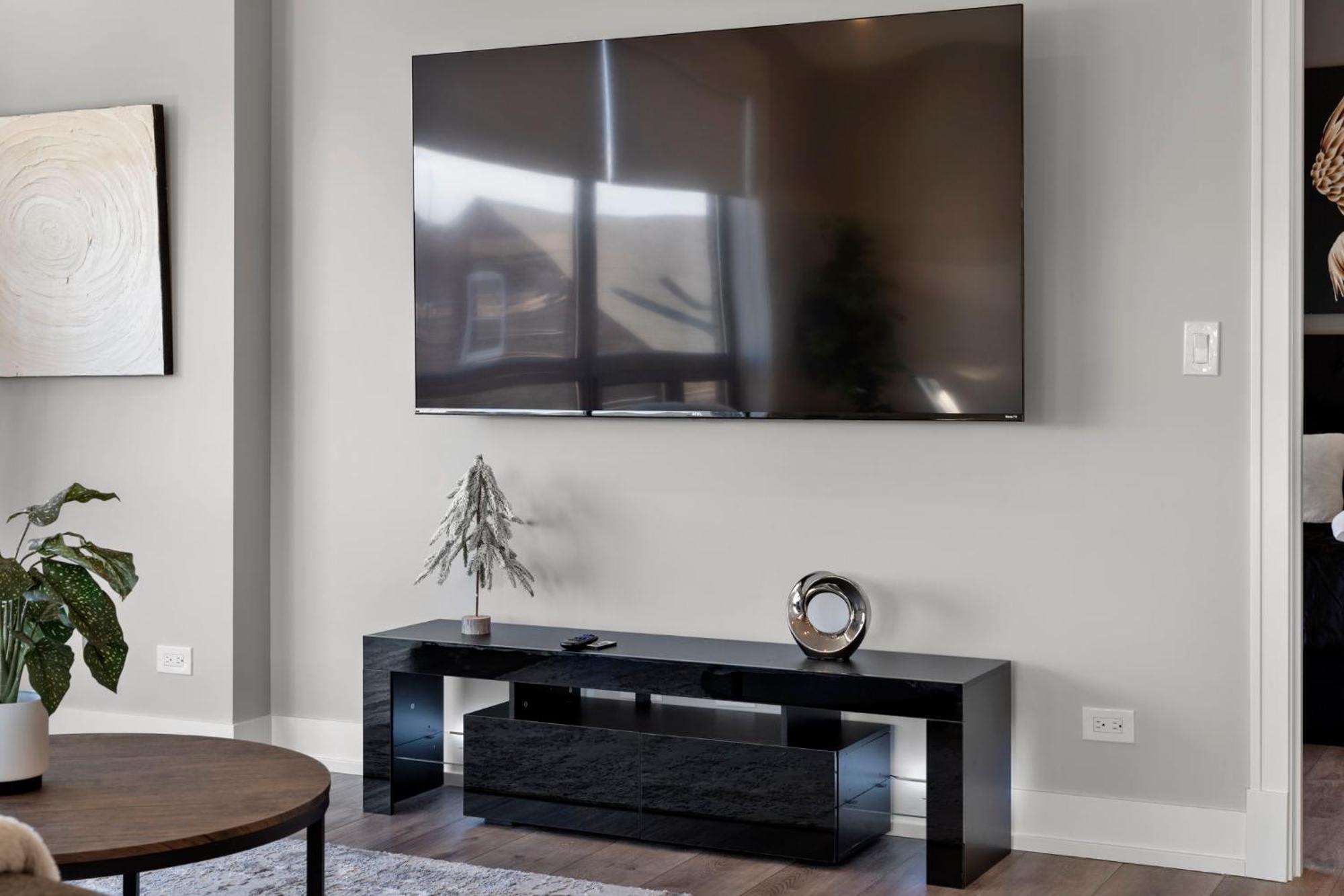 Apartment Contemporary Luxury: New 3br 2ba Stylish Haven