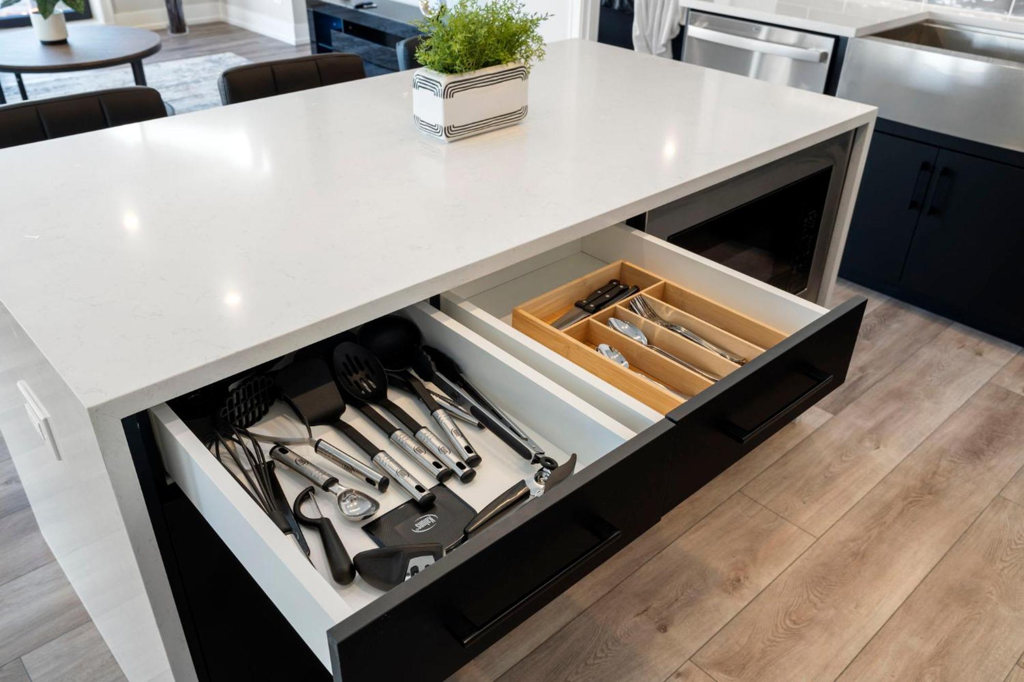 Apartment Contemporary Luxury: New 3br 2ba Stylish Haven Chicago