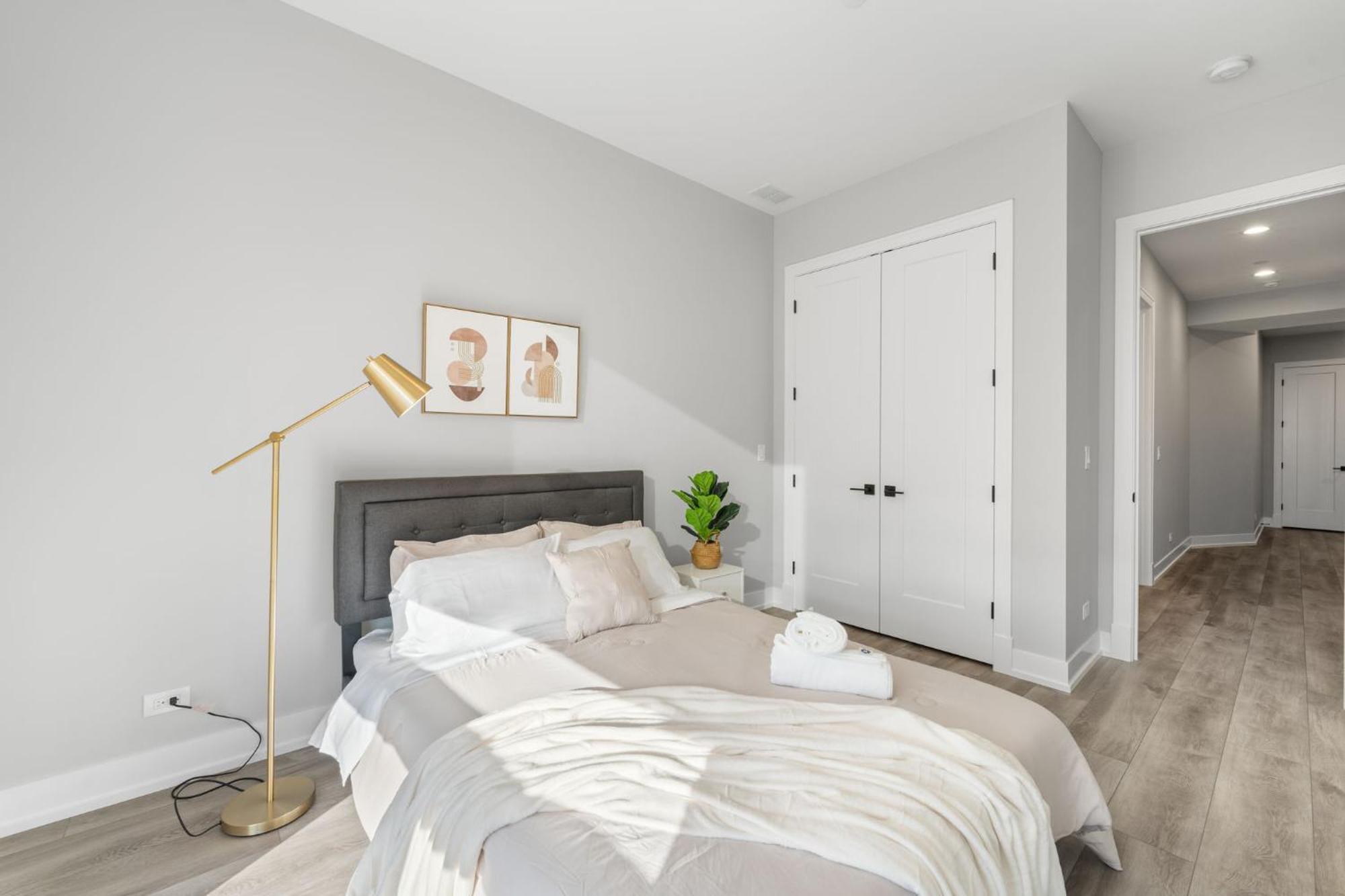 Contemporary Luxury: New 3br 2ba Stylish Haven Chicago