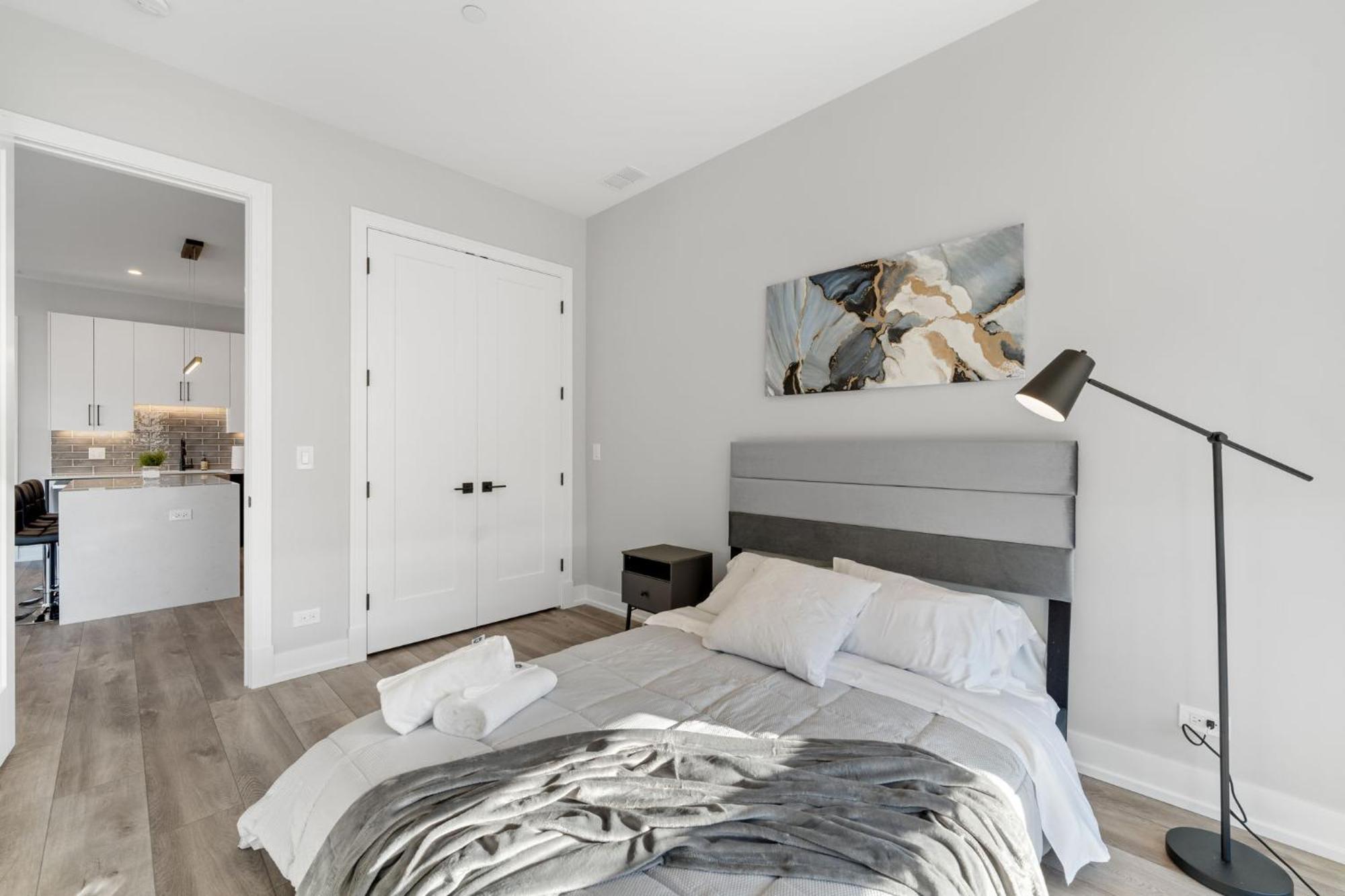 Contemporary Luxury: New 3br 2ba Stylish Haven *