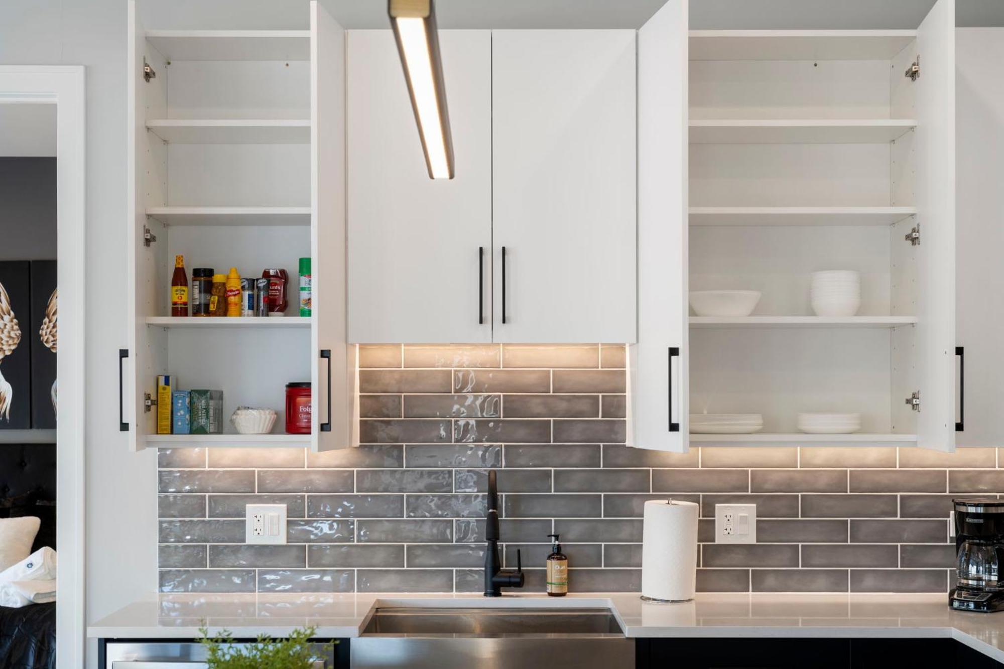 Apartment Contemporary Luxury: New 3br 2ba Stylish Haven Chicago